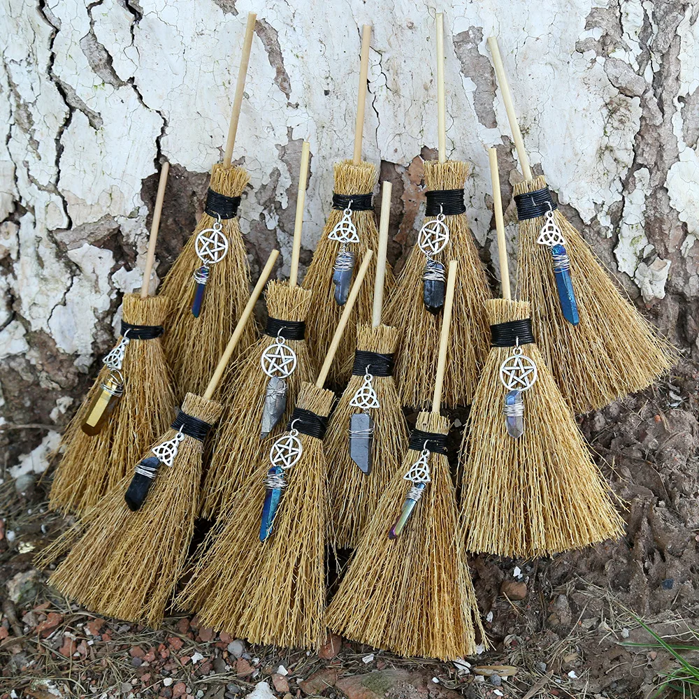 Wicca Celtic Pentagram Mini Broom Straw Hanging Decorations for Halloween Party Costume Witch Broom Irregular Raw Crystal Broom
Wicca Celtic Pentagram Mini Broom Straw Hanging Decorations for Halloween Party Costume Witch Broom Irregular Raw Crystal Broom