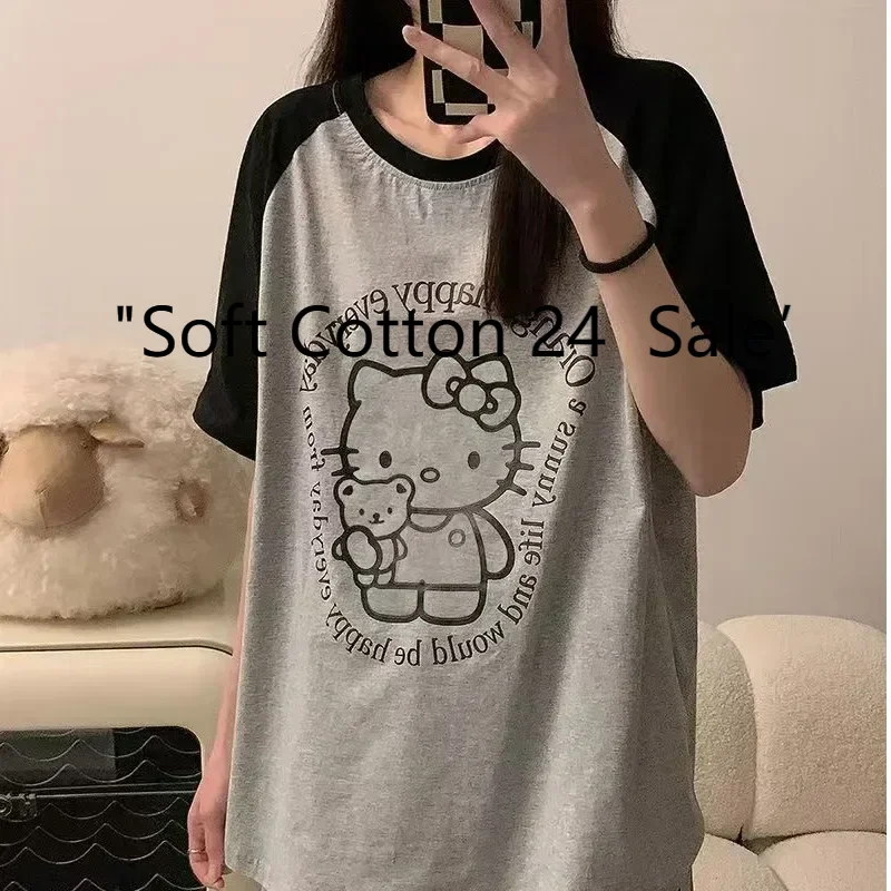 Summer new gray round neck cartoon Hello Kitty pajamas women's short-sleeved shorts can be worn out of loungewear two-piece set
Summer new gray round neck cartoon Hello Kitty pajamas women's short-sleeved shorts can be worn out of loungewear two-piece set
