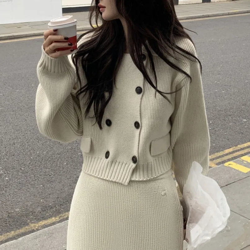 Women's Knitted Sweater Deep Grey Shawl Collar Large Size Double Button Knitwear Outerwear Top Commute Style Thickened
Women's Knitted Sweater Deep Grey Shawl Collar Large Size Double Button Knitwear Outerwear Top Commute Style Thickened