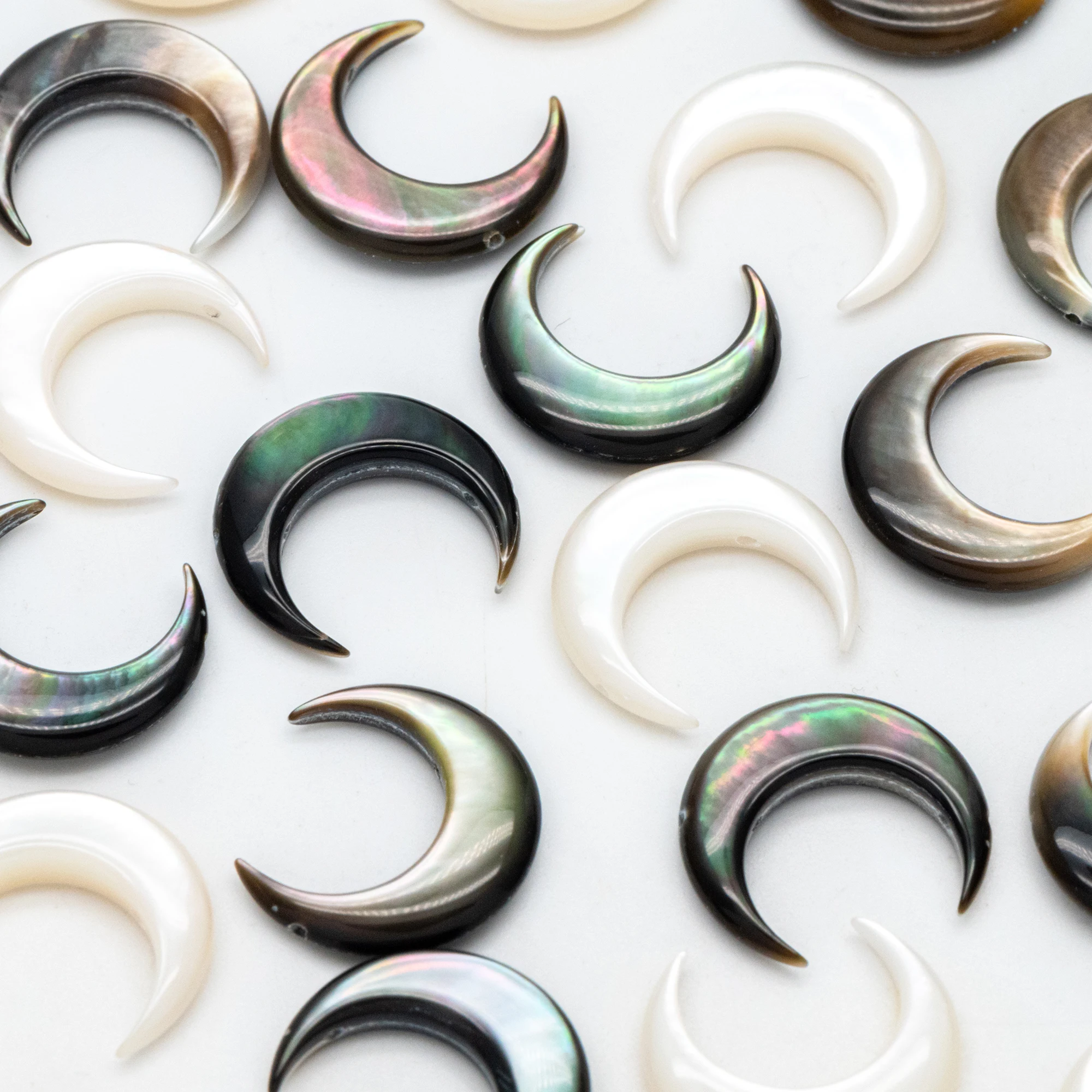 4pcs Mother of Pearl Crescent Moon Beads, Natural MOP Shell Moon Charms For Jewelry Making Diy Accessories Supplies (V1427)
4pcs Mother of Pearl Crescent Moon Beads, Natural MOP Shell Moon Charms For Jewelry Making Diy Accessories Supplies (V1427)