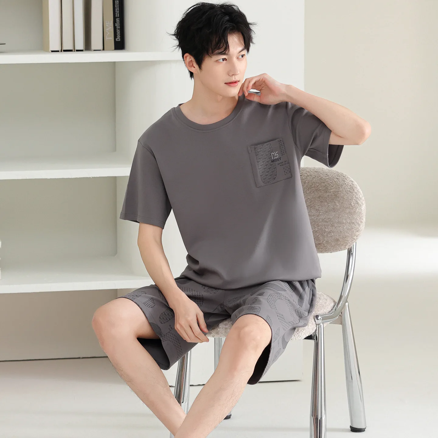 7A Antibacterial Men's Pajamas 2026 Summer 100% Cotton Short Sleeve and Shorts Set Solid Color Simple and High-End Home Wear
7A Antibacterial Men's Pajamas 2026 Summer 100% Cotton Short Sleeve and Shorts Set Solid Color Simple and High-End Home Wear