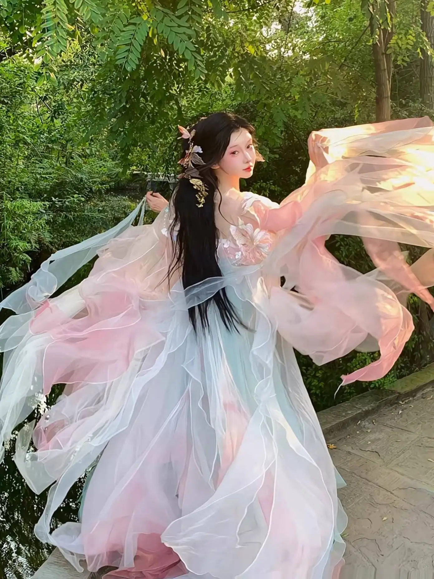 Women In Hanfu Heavy Embroidery Gradient Chest-Length Skirt Fairy-like Elegant Spring Costume Cosplay Chinese Halloween
Women In Hanfu Heavy Embroidery Gradient Chest-Length Skirt Fairy-like Elegant Spring Costume Cosplay Chinese Halloween