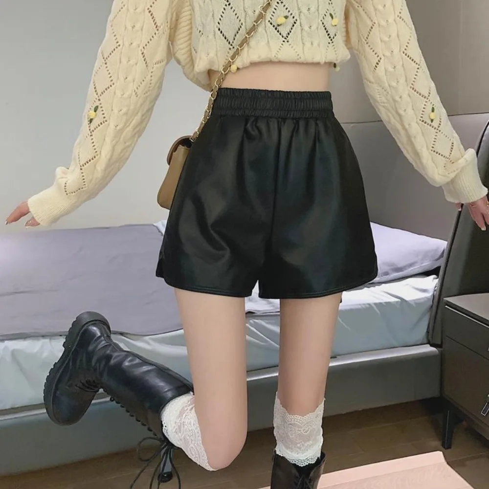 Fashion PU High Waist Leather Shorts Baggy Loose Hot Woman Short Pants Solid Color Streetwear Elastic Waist Shorts Summer
Fashion PU High Waist Leather Shorts Baggy Loose Hot Woman Short Pants Solid Color Streetwear Elastic Waist Shorts Summer