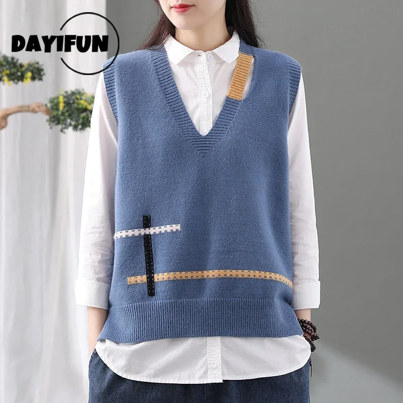 DAYIFUN-Women V-neck Vest Sweater,Female Loose,Literary Casual,Sleeveless Sweaters,Autumn Striped Embroidered,Knitted Waistcoat
DAYIFUN-Women V-neck Vest Sweater,Female Loose,Literary Casual,Sleeveless Sweaters,Autumn Striped Embroidered,Knitted Waistcoat
