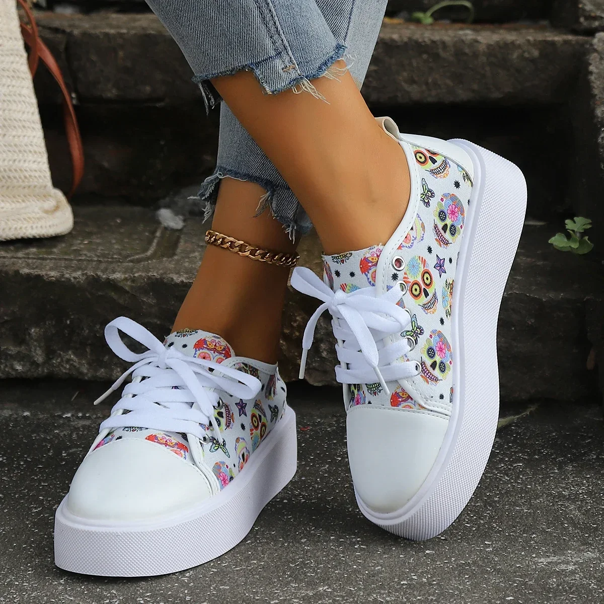 Women's Vulcanized Shoes Retro Halloween Printing Platform Sneakers Fashion Lace Up White Sport Casual Running Shoes Autumn
Women's Vulcanized Shoes Retro Halloween Printing Platform Sneakers Fashion Lace Up White Sport Casual Running Shoes Autumn