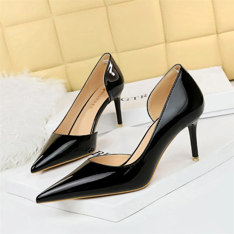 Women Shoes 7.5Cm Heels Patent Leather Woman Pumps Stilettos Fashion Lady Shoes Sexy Party Shoes High Heels Plus Size 5
Women Shoes 7.5Cm Heels Patent Leather Woman Pumps Stilettos Fashion Lady Shoes Sexy Party Shoes High Heels Plus Size 5