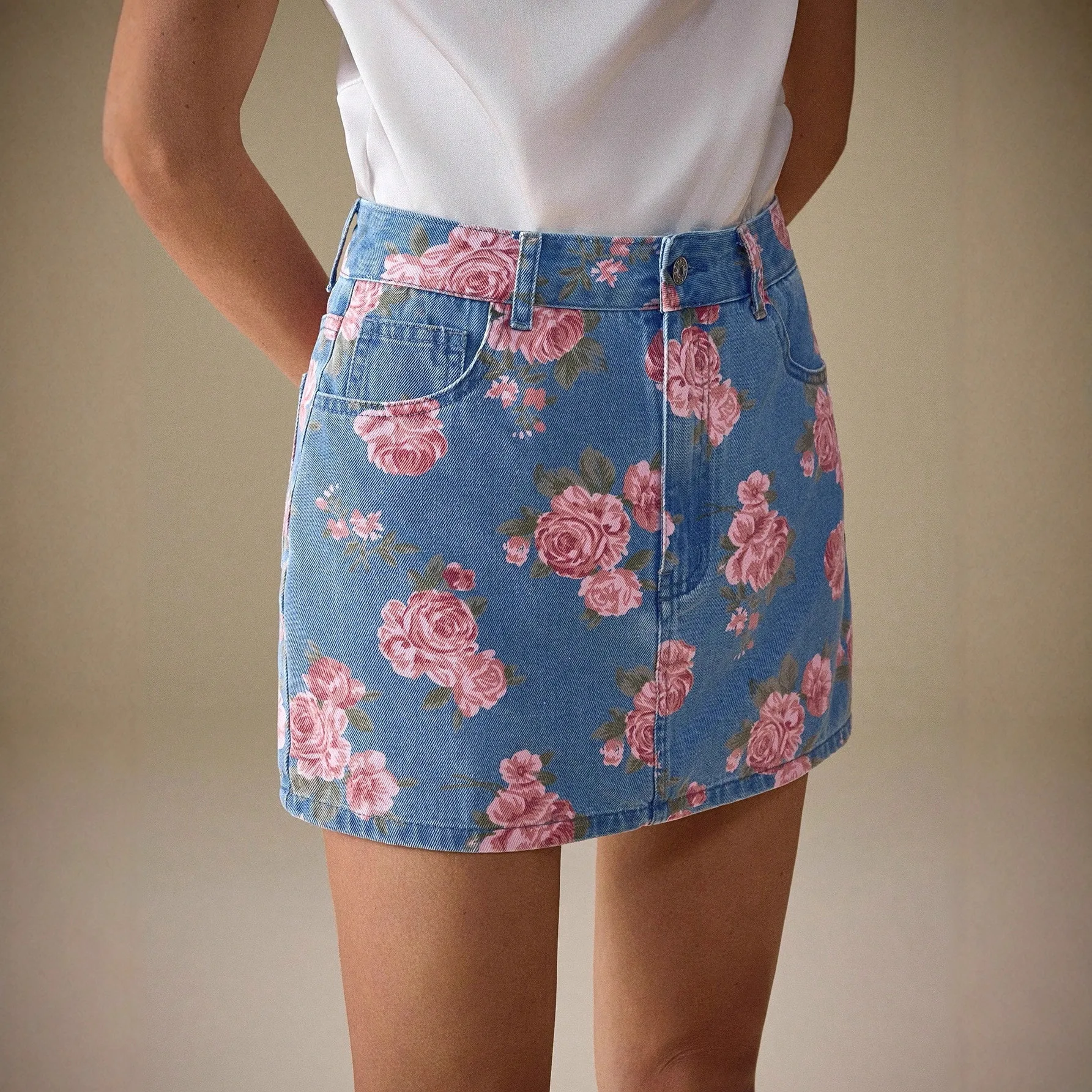 European and American style versatile casual floral fashion rose printed denim skirt
European and American style versatile casual floral fashion rose printed denim skirt