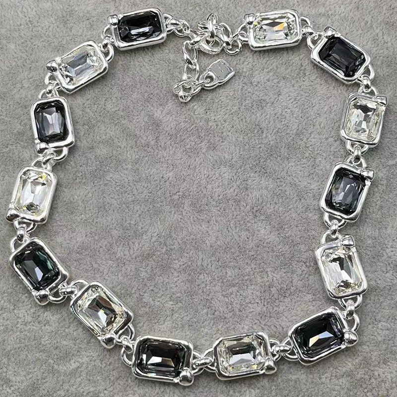 2023 Spain's New Popular Creative Design High Quality Luxury Gem Necklace Women's Holiday Jewelry Gifts
2023 Spain's New Popular Creative Design High Quality Luxury Gem Necklace Women's Holiday Jewelry Gifts