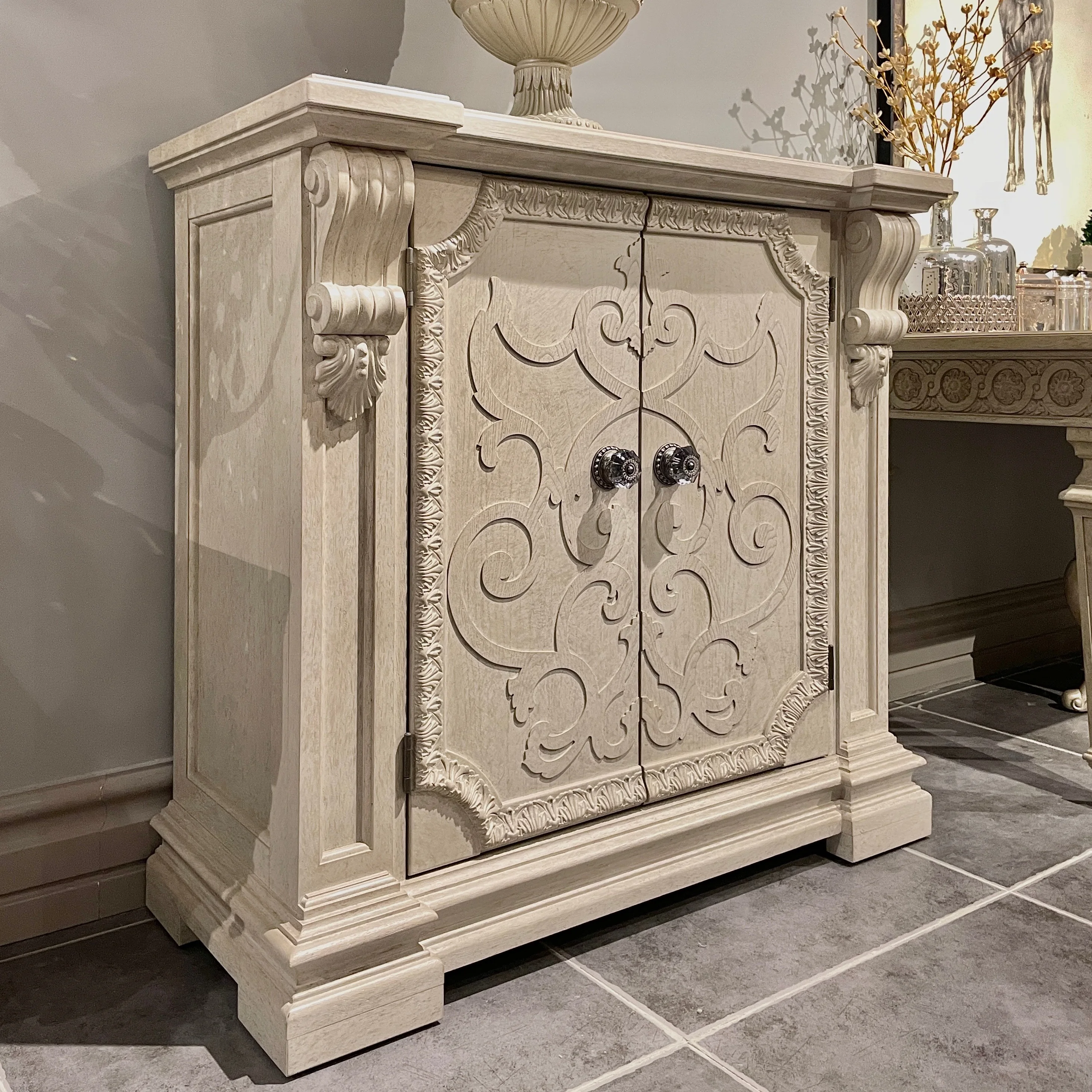 American art solid wood porch cabinet retro old dining side cabinet French architecture revival door hall decorative cabinet sho
American art solid wood porch cabinet retro old dining side cabinet French architecture revival door hall decorative cabinet sho