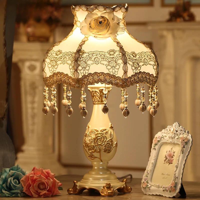 European desk lamp, bedroom bedside lamp, simple and warm living room wedding creativity, romantic wedding room decoration, home
European desk lamp, bedroom bedside lamp, simple and warm living room wedding creativity, romantic wedding room decoration, home