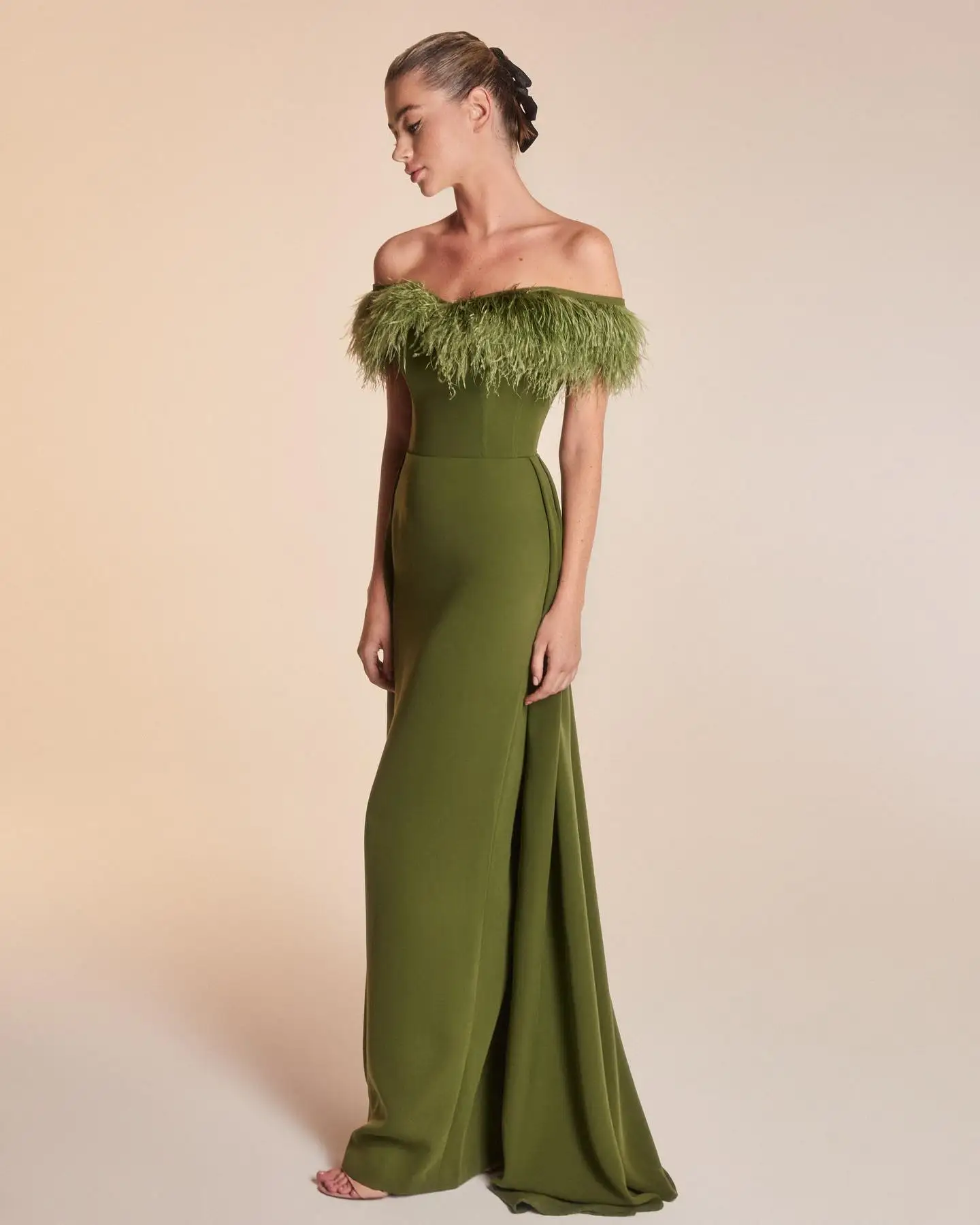 Customized Graceful Boat Neck Off the Shoulder Feathers Buttons Evening Dress Modern Jersey Short Sleeves Vestido De Festa
Customized Graceful Boat Neck Off the Shoulder Feathers Buttons Evening Dress Modern Jersey Short Sleeves Vestido De Festa