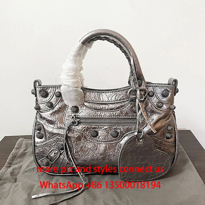 Новая дизайнерская роскошная сумка-мотоциклетная сумка из овечьей кожи в стиле ретро, из натуральной кожи, с кисточками, на одно плечо, женская
Новая дизайнерская роскошная сумка-мотоциклетная сумка из овечьей кожи в стиле ретро, из натуральной кожи, с кисточками, на одно плечо, женская