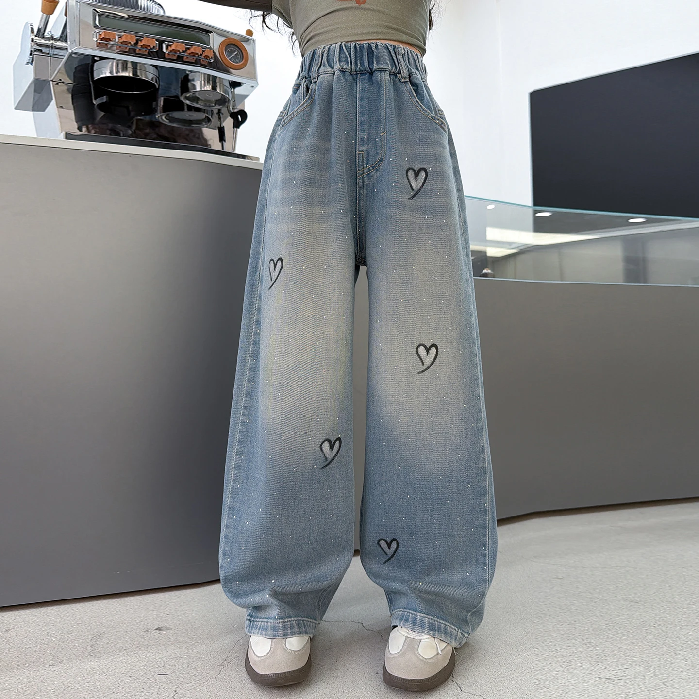 2026 New Summer Kids Girls Jeans with Heart Pattern Young Teenagers Girls Denim Pants Trendy Star Children Girls Wide Leg Pants
2026 New Summer Kids Girls Jeans with Heart Pattern Young Teenagers Girls Denim Pants Trendy Star Children Girls Wide Leg Pants
