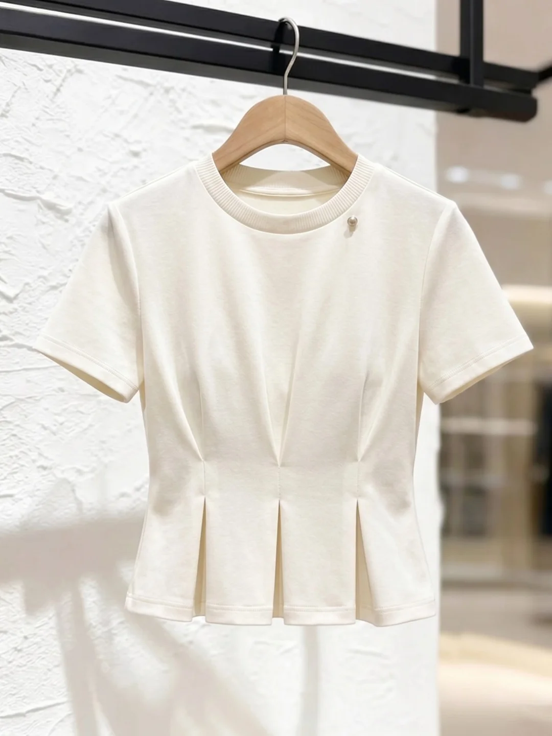 Elegant Short Sleeve T-Shirt Women's round Neck Design Sense Pleated Waist in Summer 2026 Fashion Trend Korean Style Straight...
Elegant Short Sleeve T-Shirt Women's round Neck Design Sense Pleated Waist in Summer 2026 Fashion Trend Korean Style Straight...