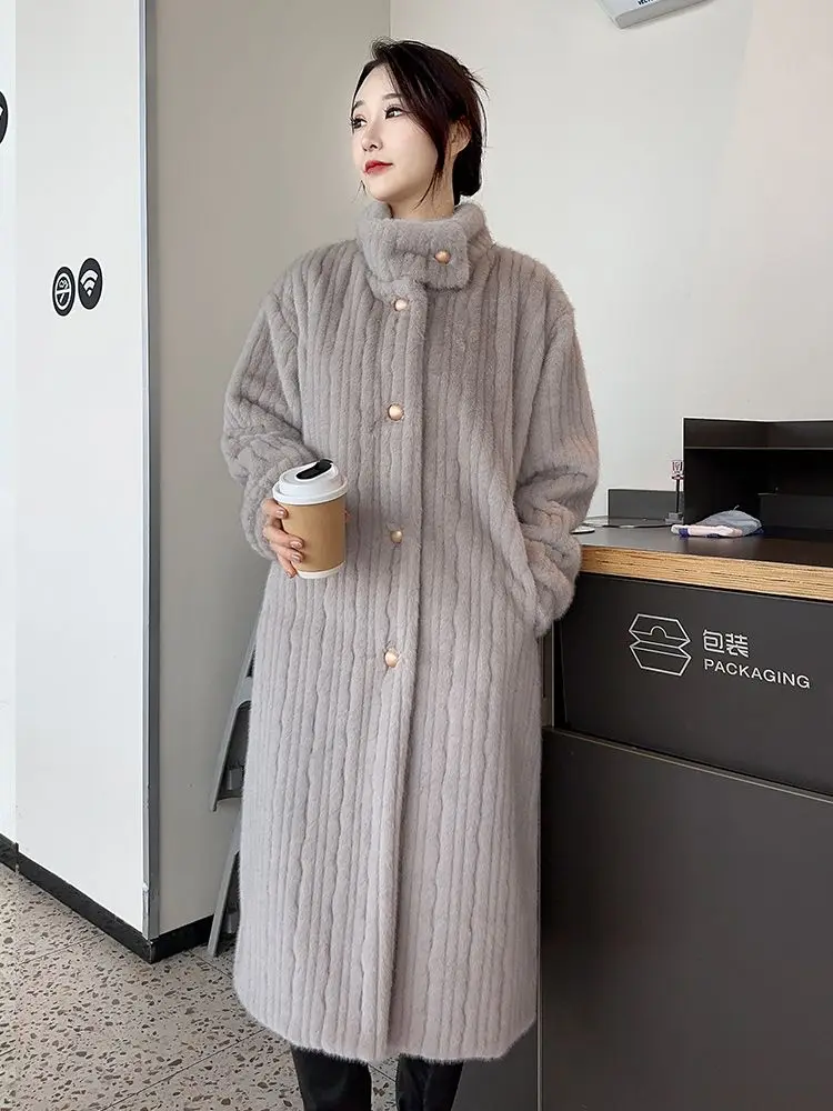 2025 Autumn/Winter New Women's Fur Coat Loose Commuter Stand Collar Fake Fur Coat
2025 Autumn/Winter New Women's Fur Coat Loose Commuter Stand Collar Fake Fur Coat