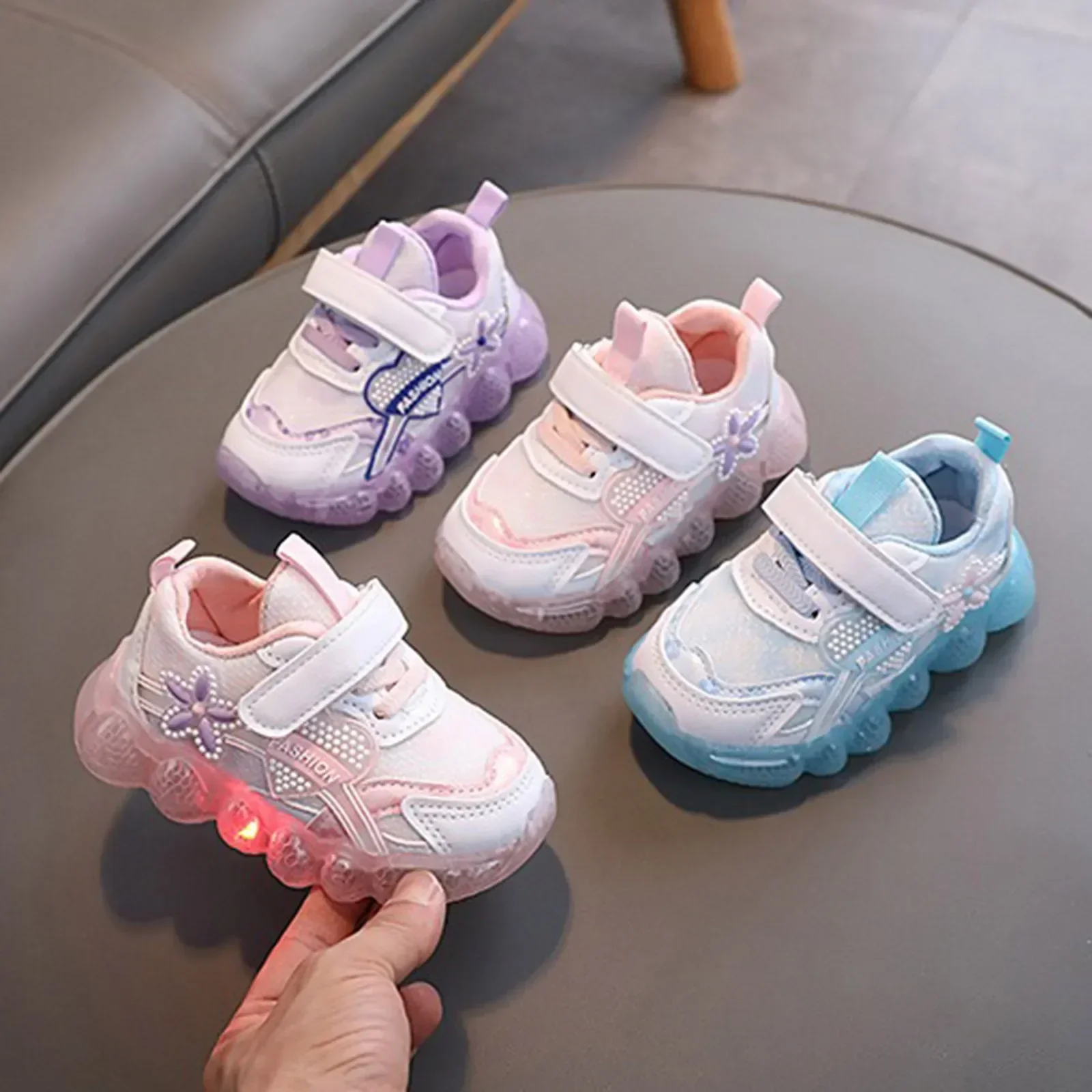 New Children's Running Shoes Boys Girls with LED Lights Flowers Kids Sports Shoes Casual Shoes Fashionable Sneakers
New Children's Running Shoes Boys Girls with LED Lights Flowers Kids Sports Shoes Casual Shoes Fashionable Sneakers