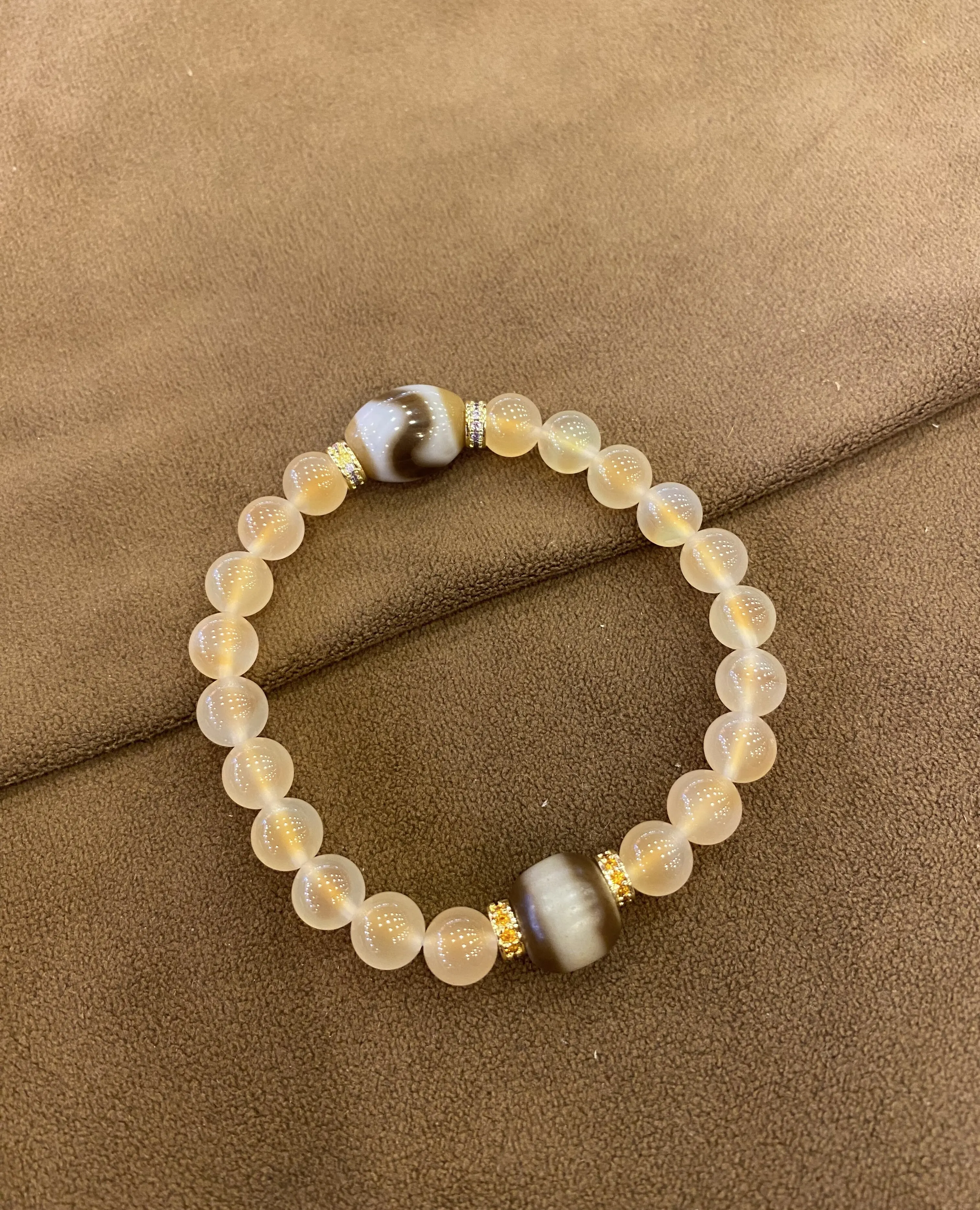 Clear Chalcedony Dzi Bead Bracelet, Soft Tone
Clear Chalcedony Dzi Bead Bracelet, Soft Tone