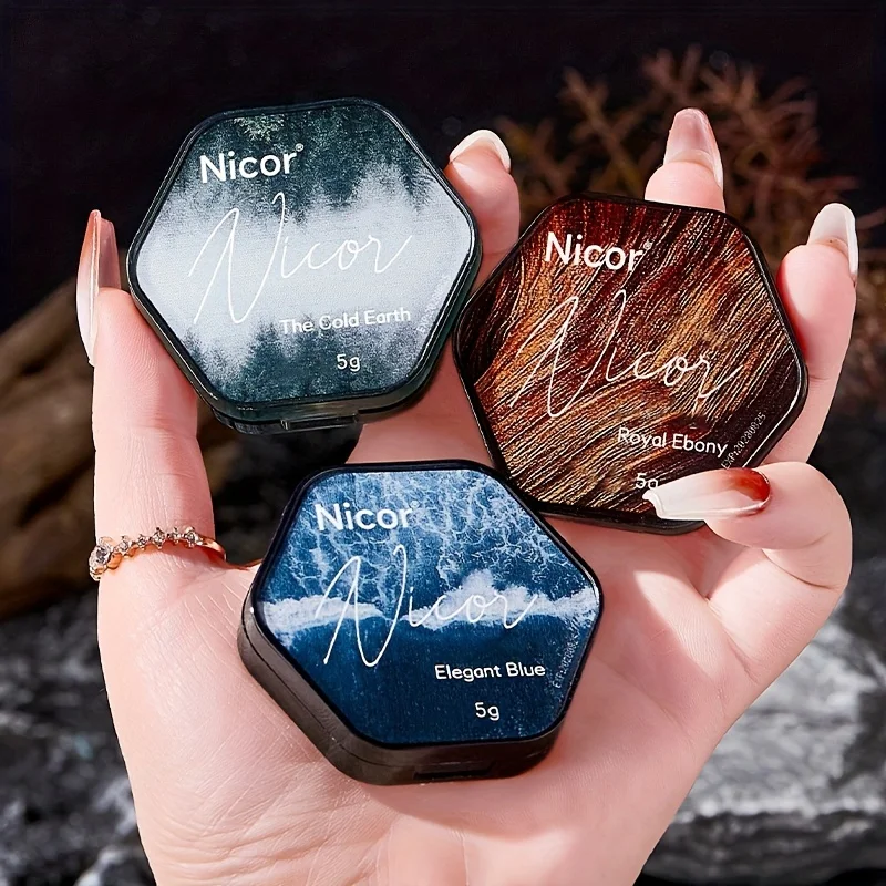 Solid Perfume Balm Fresh Long-lasting Portable Solid Perfume Alcohol-free Woody Scent Suitable For Dates And Casual Occasions
Solid Perfume Balm Fresh Long-lasting Portable Solid Perfume Alcohol-free Woody Scent Suitable For Dates And Casual Occasions