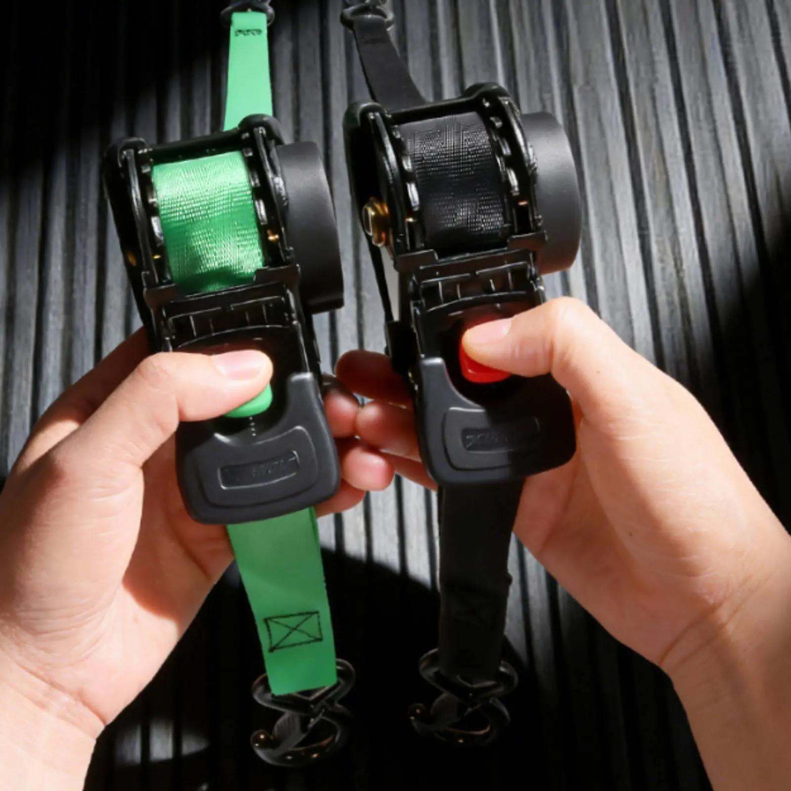 Automatic-Retracting Load Strap Single-Button Release Retractable Ratchet Strap Wear-Resistant Strapping for Truckers, Moving
Automatic-Retracting Load Strap Single-Button Release Retractable Ratchet Strap Wear-Resistant Strapping for Truckers, Moving