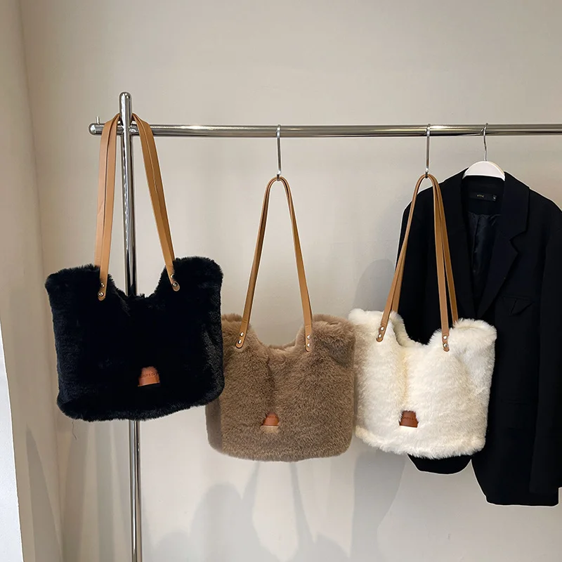 Women's Soft Plush Handbags Autumn Winter Korean Large Capacity Solid Color One Shoulder Bag New Casual Commute Tote Bag
Women's Soft Plush Handbags Autumn Winter Korean Large Capacity Solid Color One Shoulder Bag New Casual Commute Tote Bag