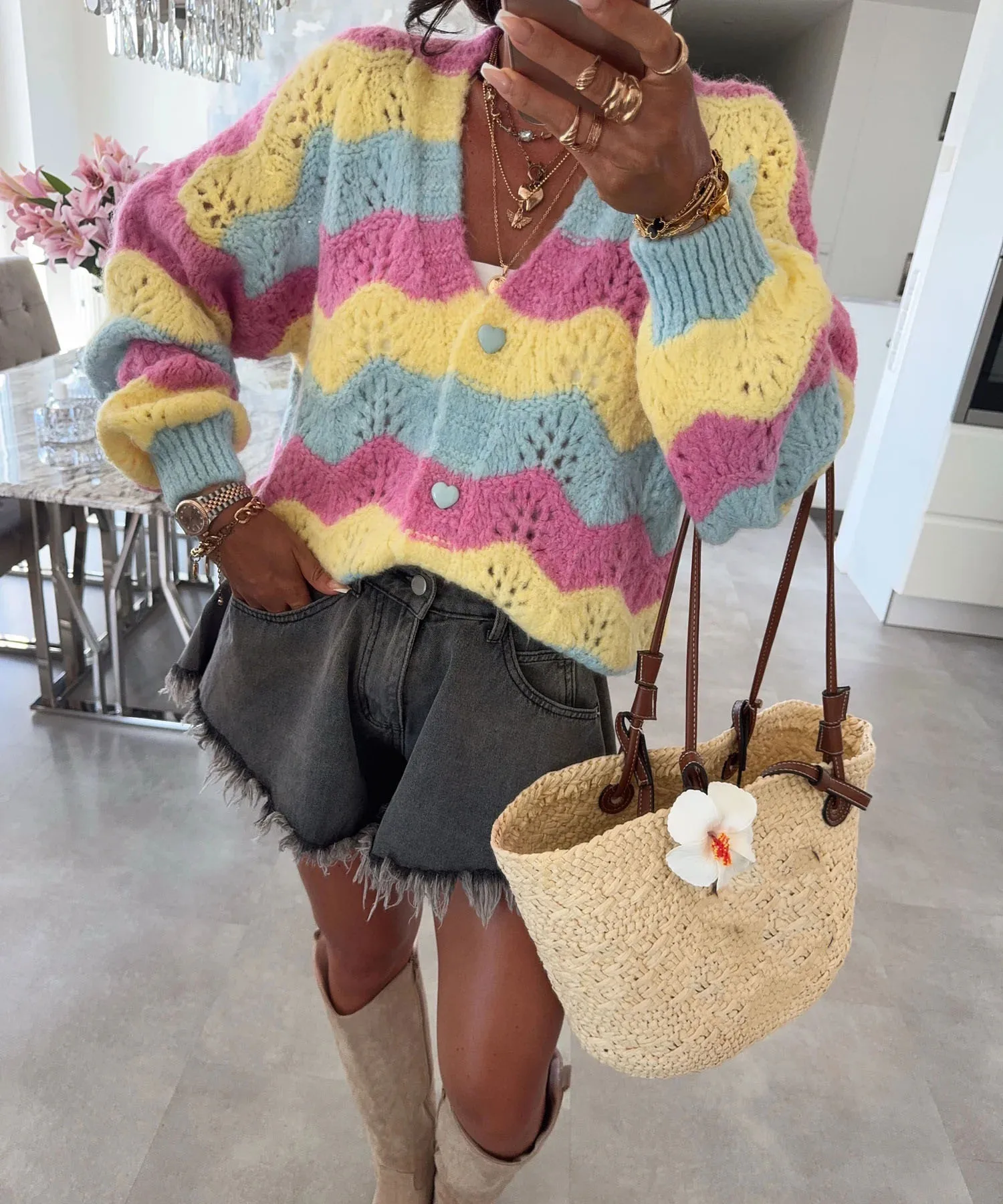 Casual Knitted Cardigan For Women Autumn Fashion V-neck Love Button Coat Lantern Sleeve Contrasting Color Splicing Wavy Sweater
Casual Knitted Cardigan For Women Autumn Fashion V-neck Love Button Coat Lantern Sleeve Contrasting Color Splicing Wavy Sweater