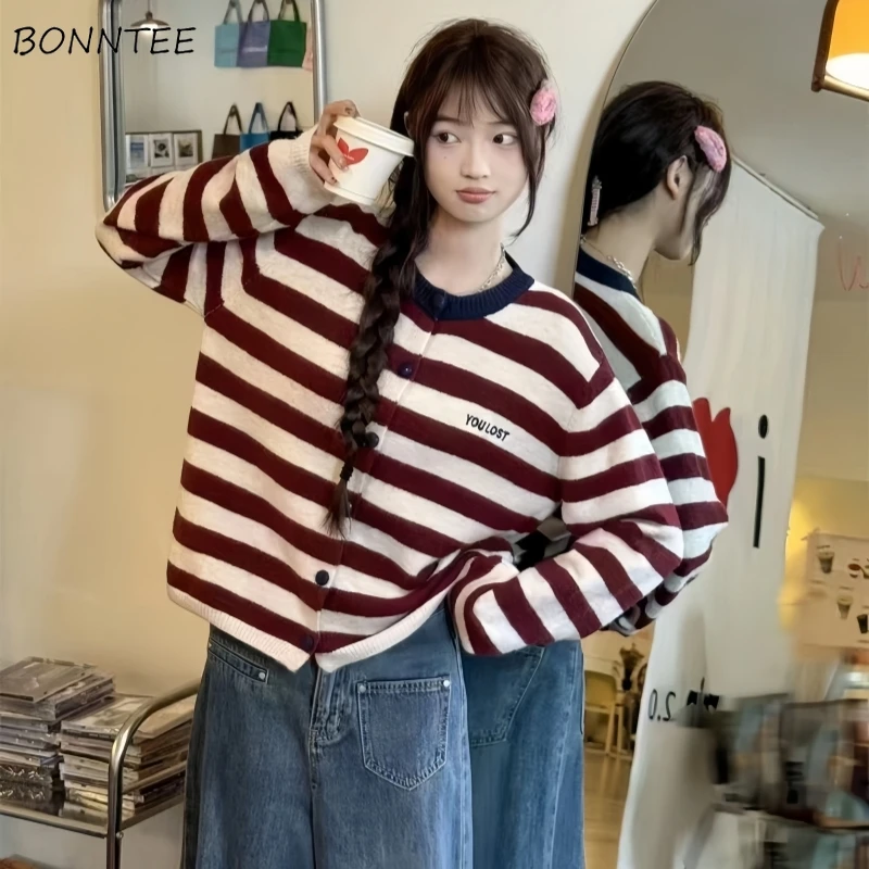 Полосатые кардиганы женские вязаные нежные шикарные Y2k винтажные свитер Женский Корейская Мода элегантная универсальная верхняя одежда с буквенным принтом 
Полосатые кардиганы женские вязаные нежные шикарные Y2k винтажные свитер Женский Корейская Мода элегантная универсальная верхняя одежда с буквенным принтом