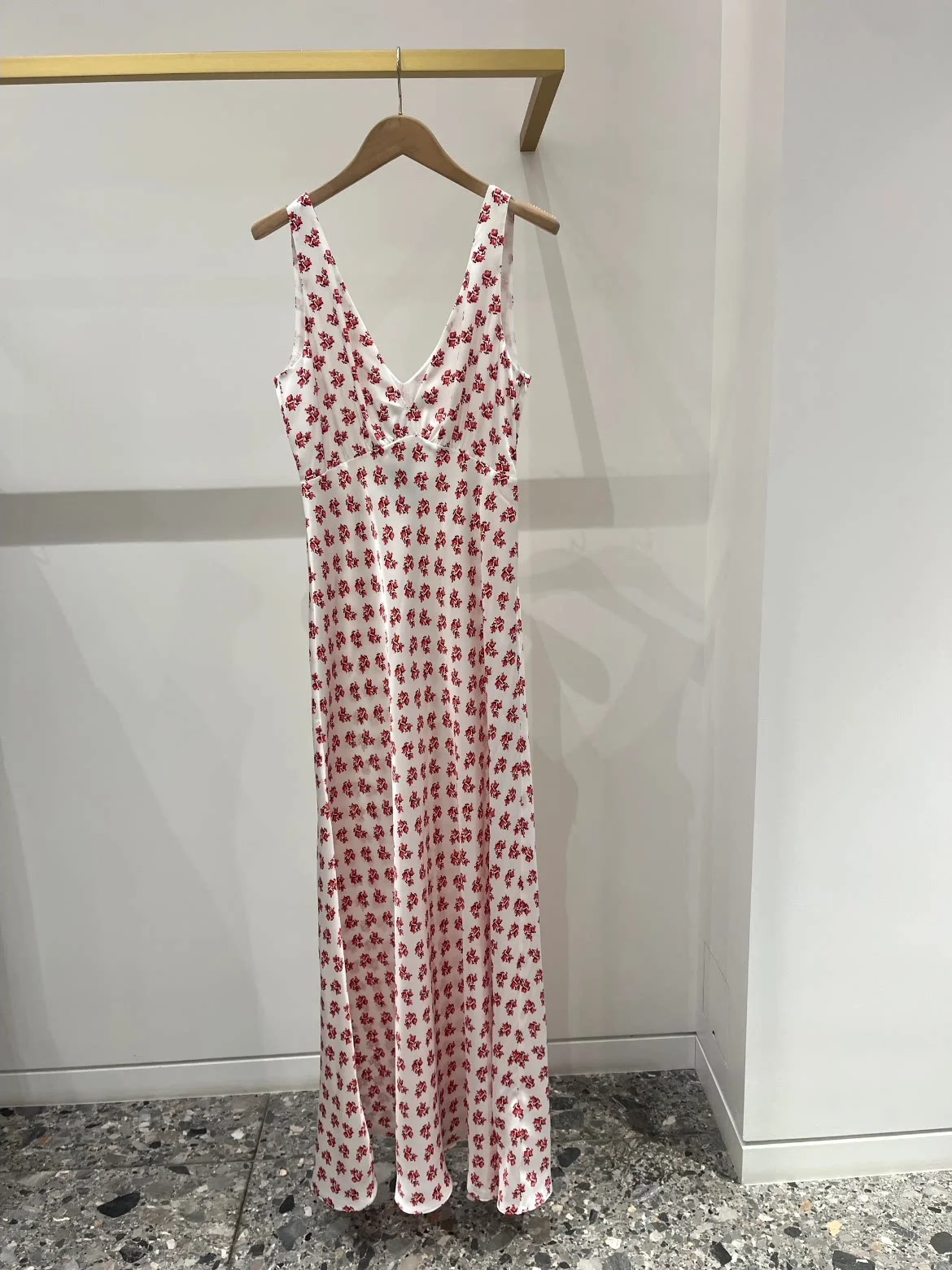 Heidd Spring 2026 Early Red Floral Print V-Neck Sleeveless Long Dress Commute High Waist Polyester Fiber Printed A-Line Dress
Heidd Spring 2026 Early Red Floral Print V-Neck Sleeveless Long Dress Commute High Waist Polyester Fiber Printed A-Line Dress