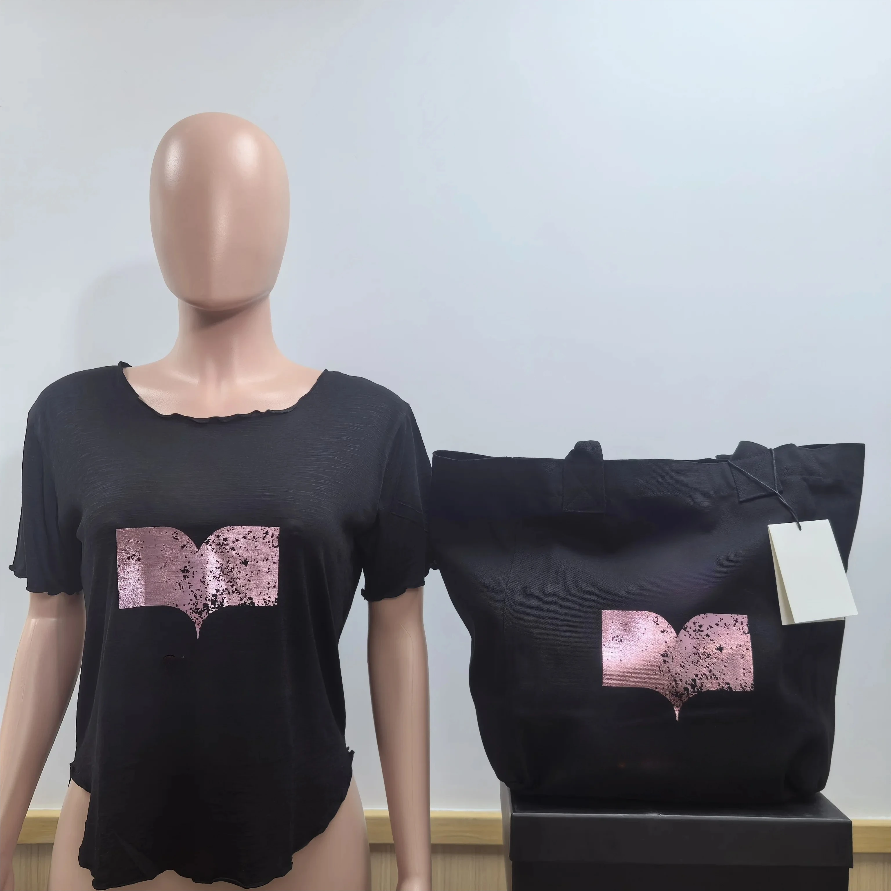 2026 canvas bag and T-shirt casual large shopping bag tote bag old damaged style
2026 canvas bag and T-shirt casual large shopping bag tote bag old damaged style