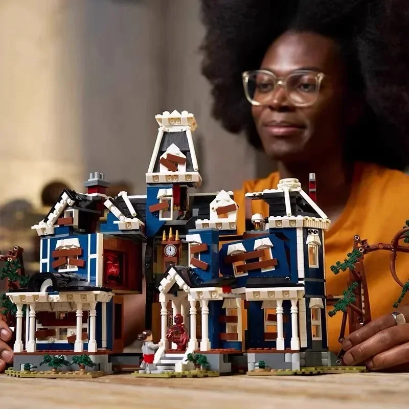 In Stock 2593PCS Stranger Event Creel House Science TV Series Sets MOC City Architecture 11370 Builing Blocks Kids Toys
In Stock 2593PCS Stranger Event Creel House Science TV Series Sets MOC City Architecture 11370 Builing Blocks Kids Toys