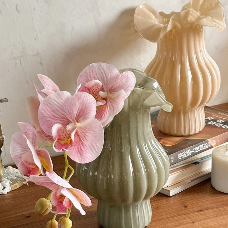 Cream windshield vase medieval romantic retro French ins milk jade living room desktop decoration flower arrangement
Cream windshield vase medieval romantic retro French ins milk jade living room desktop decoration flower arrangement