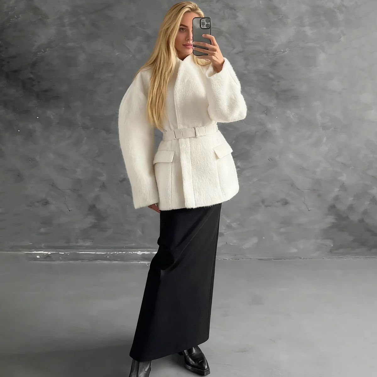 Новинка осени/зимы 2026, утепленное шерстяное пальто для женщин, черно-белый пиджак во французском стиле с длинными рукавами и высоким воротом, куртки, пальто
Новинка осени/зимы 2026, утепленное шерстяное пальто для женщин, черно-белый пиджак во французском стиле с длинными рукавами и высоким воротом, куртки, пальто