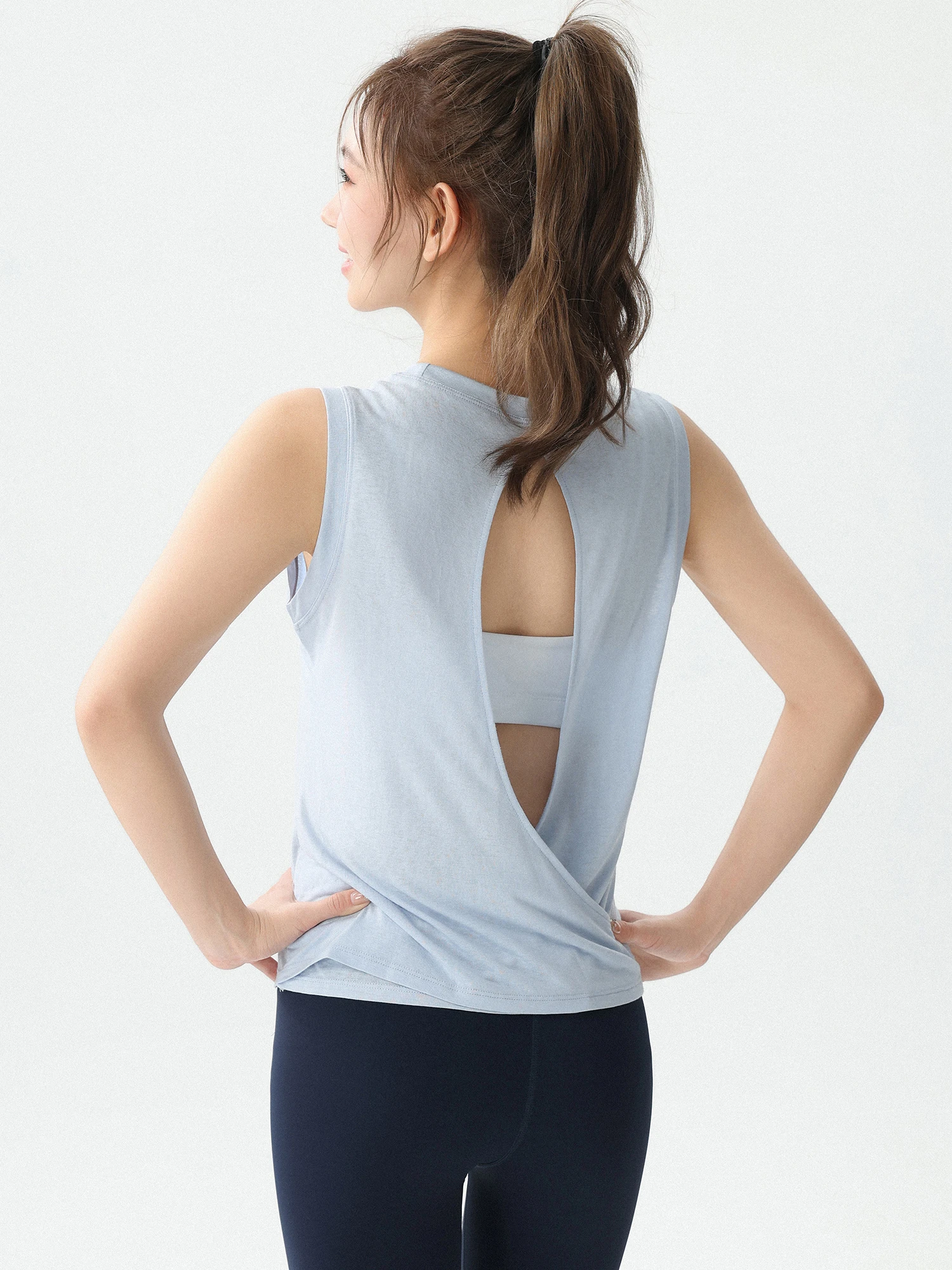 Summer Yoga Top Women's Sports Tank Top Hollow out Breathable Quick Dry Slimming Fitness Clothes Pilates Training Gymwear
Summer Yoga Top Women's Sports Tank Top Hollow out Breathable Quick Dry Slimming Fitness Clothes Pilates Training Gymwear
