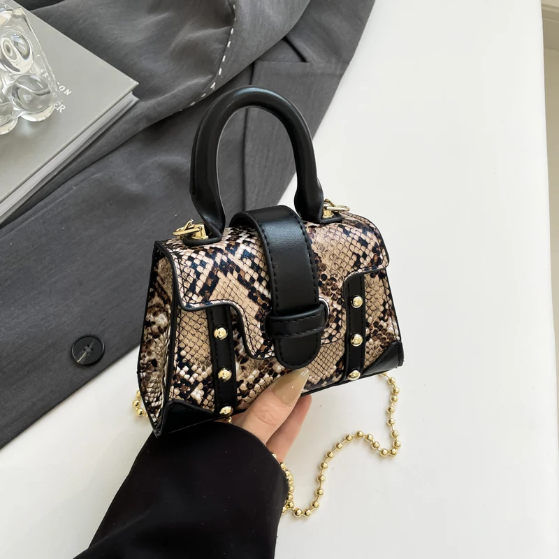 Super Mini Design PU Leather Shoulder Bags For Women 2025 Serpentine Crossbody Bag With Short Handle Female Travel Handbags
Super Mini Design PU Leather Shoulder Bags For Women 2025 Serpentine Crossbody Bag With Short Handle Female Travel Handbags