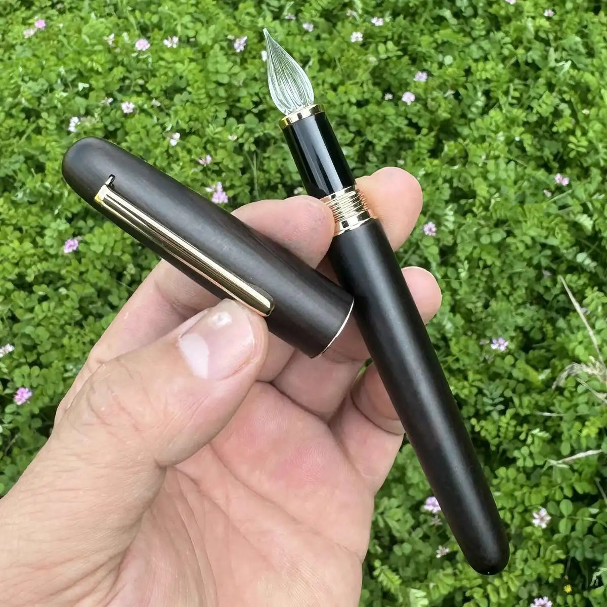 Ручка Jinhao 9036, ручная полированная стеклянная ручка с корпусом ручки из цельного дерева, плавное письмо без когтеточки бумаги
Ручка Jinhao 9036, ручная полированная стеклянная ручка с корпусом ручки из цельного дерева, плавное письмо без когтеточки бумаги