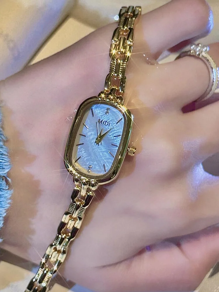 New women's oval-faced miniature watch with a sophisticated and elegant design; fashionable quartz wristwatch.
New women's oval-faced miniature watch with a sophisticated and elegant design; fashionable quartz wristwatch.
