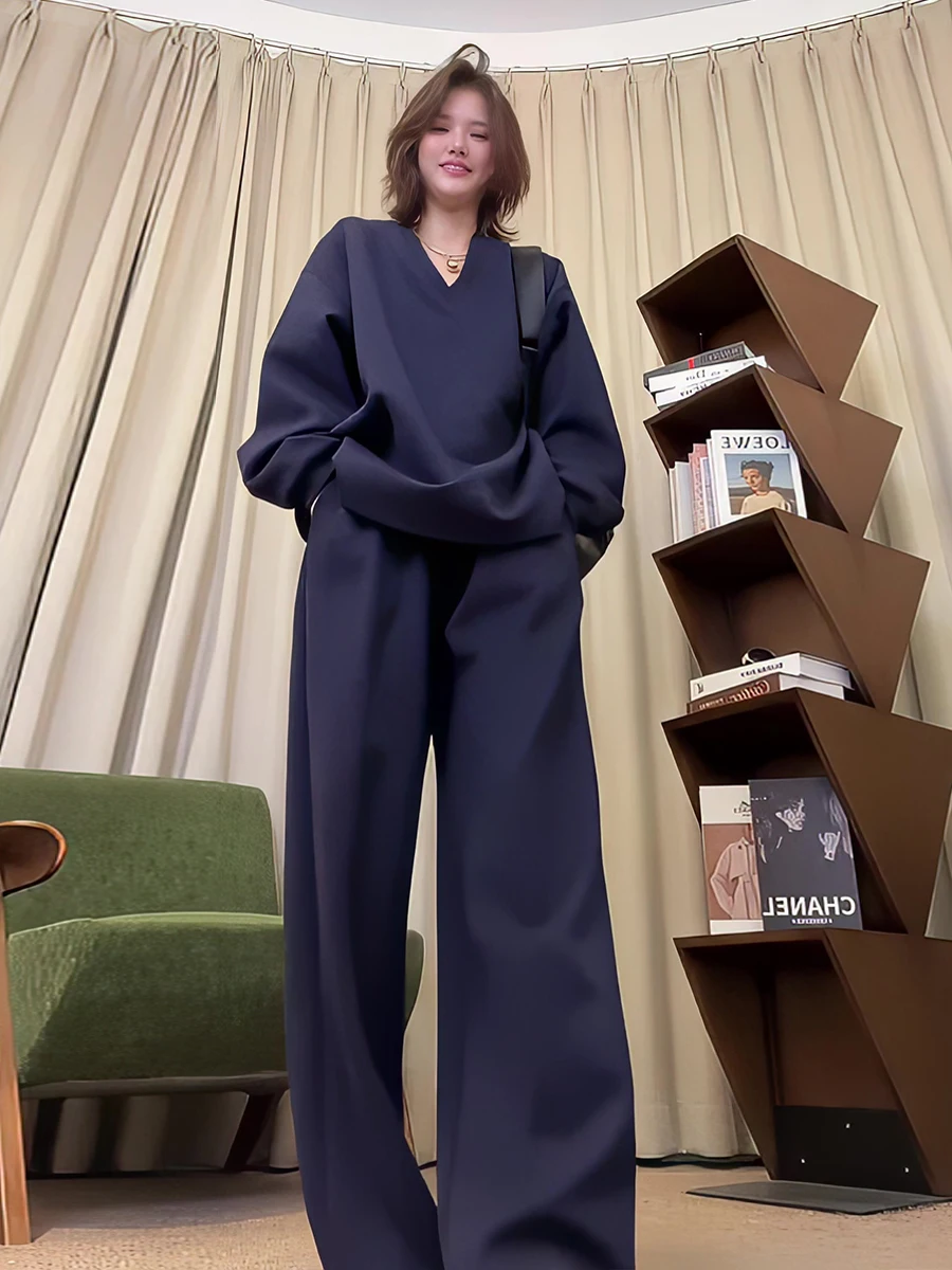 Loose Casual Blue V-neck Women's Two-piece Set Autumn New Style Hand-sewn Long Sleeve T-shirt Wide Leg Pants Fashion Set
Loose Casual Blue V-neck Women's Two-piece Set Autumn New Style Hand-sewn Long Sleeve T-shirt Wide Leg Pants Fashion Set