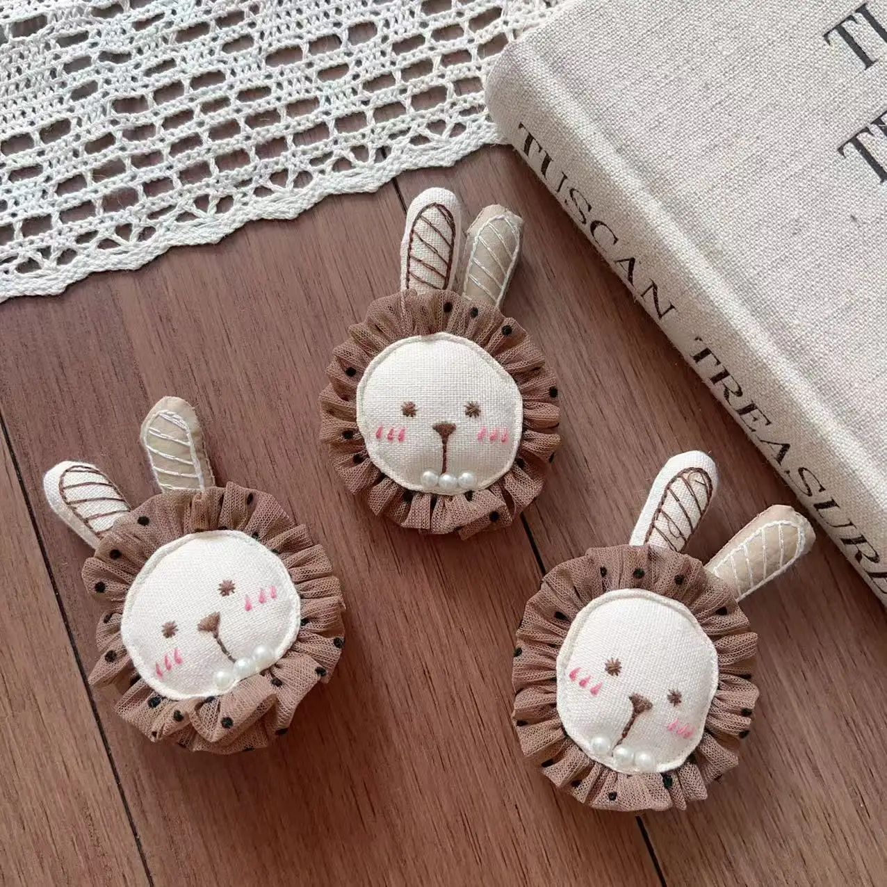 Multifunctional Fabric Cute Lion Head Lace Rabbit Hair Pin Brooch Handmade Lightweight for Shoes Hat Bag Pendant Clothing Trim
Multifunctional Fabric Cute Lion Head Lace Rabbit Hair Pin Brooch Handmade Lightweight for Shoes Hat Bag Pendant Clothing Trim