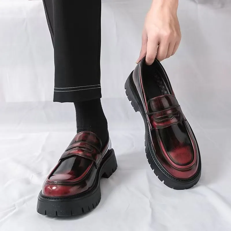 Деловая повседневная обувь из воловьей кожи на толстой подошве, мужская обувь, модные блестящие свадебные туфли из воловьей кожи с низким вырезом
Деловая повседневная обувь из воловьей кожи на толстой подошве, мужская обувь, модные блестящие свадебные туфли из воловьей кожи с низким вырезом