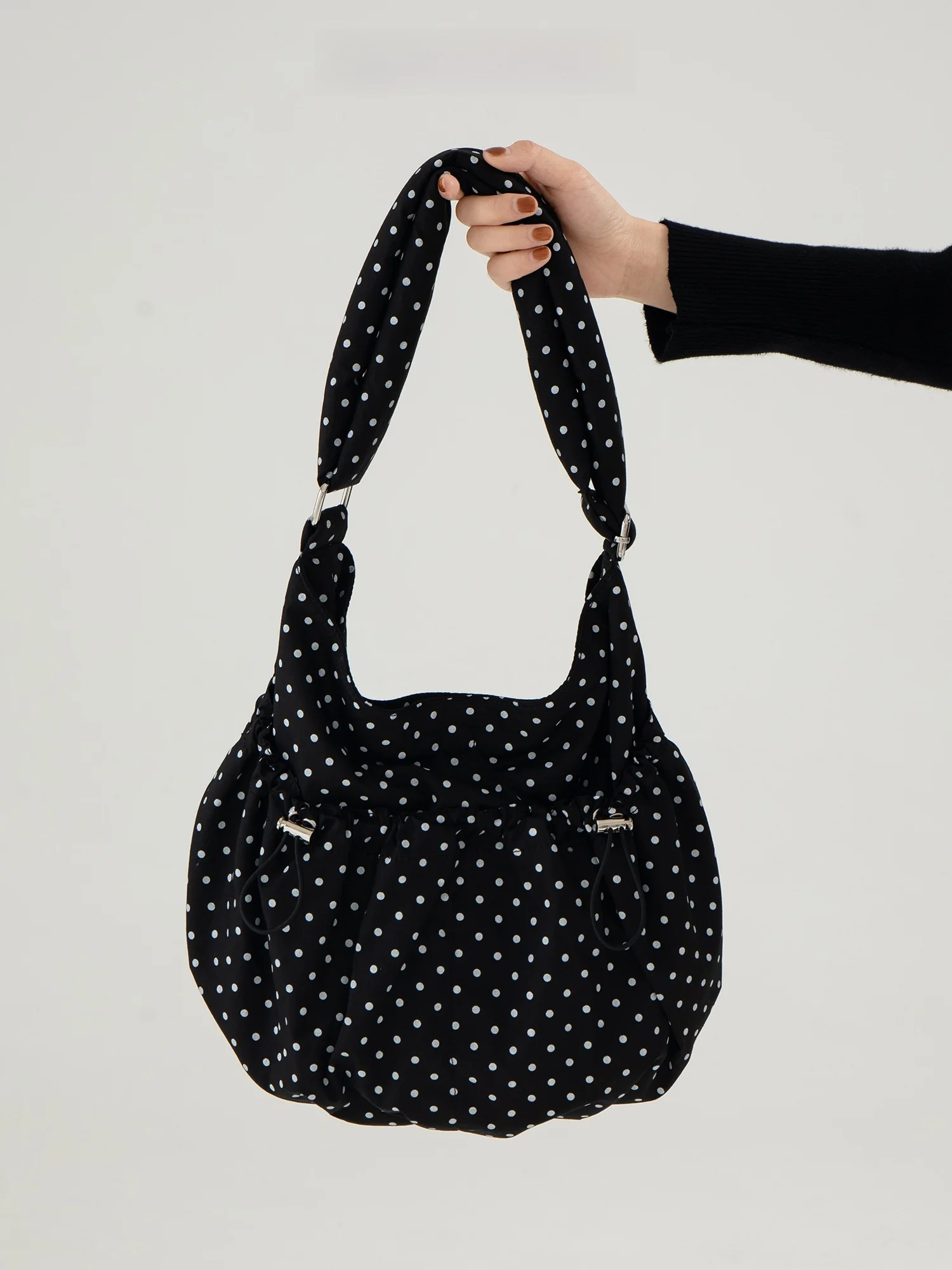 Женская модная сумка через плечо Dotlyn Simple Folded Dstring с принтом в горошек для повседневного использования, из мягкого полиэстера
Женская модная сумка через плечо Dotlyn Simple Folded Dstring с принтом в горошек для повседневного использования, из мягкого полиэстера