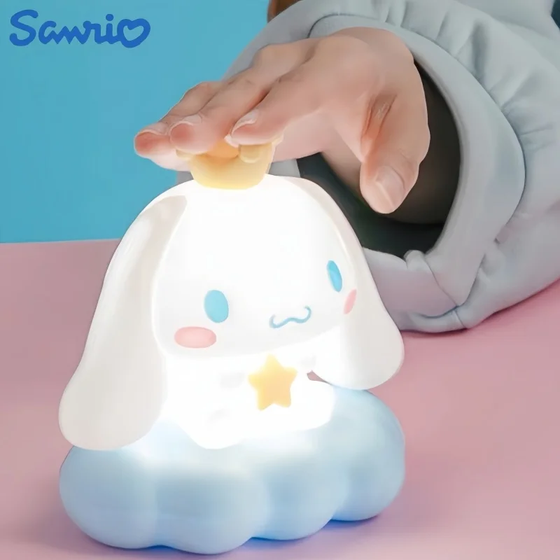 Sanrio полачко Kuromi милый Коричный зажим и осветление Ночная искусственная кожа настольные украшения Аниме Фигурки игрушки подарки на день рождения
Sanrio полачко Kuromi милый Коричный зажим и осветление Ночная искусственная кожа настольные украшения Аниме Фигурки игрушки подарки на день рождения