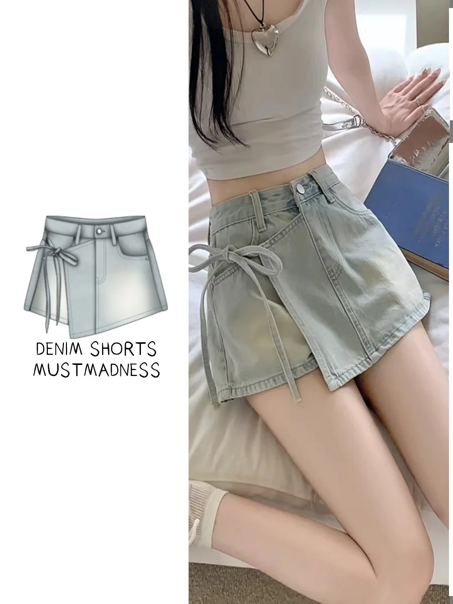 Джинсовые шорты-юбка с высокой талией и А-образным силуэтом для женщин, летние, в стиле Hot Girl, с асимметричной завязкой на талии, для повседневной носки
Джинсовые шорты-юбка с высокой талией и А-образным силуэтом для женщин, летние, в стиле Hot Girl, с асимметричной завязкой на талии, для повседневной носки