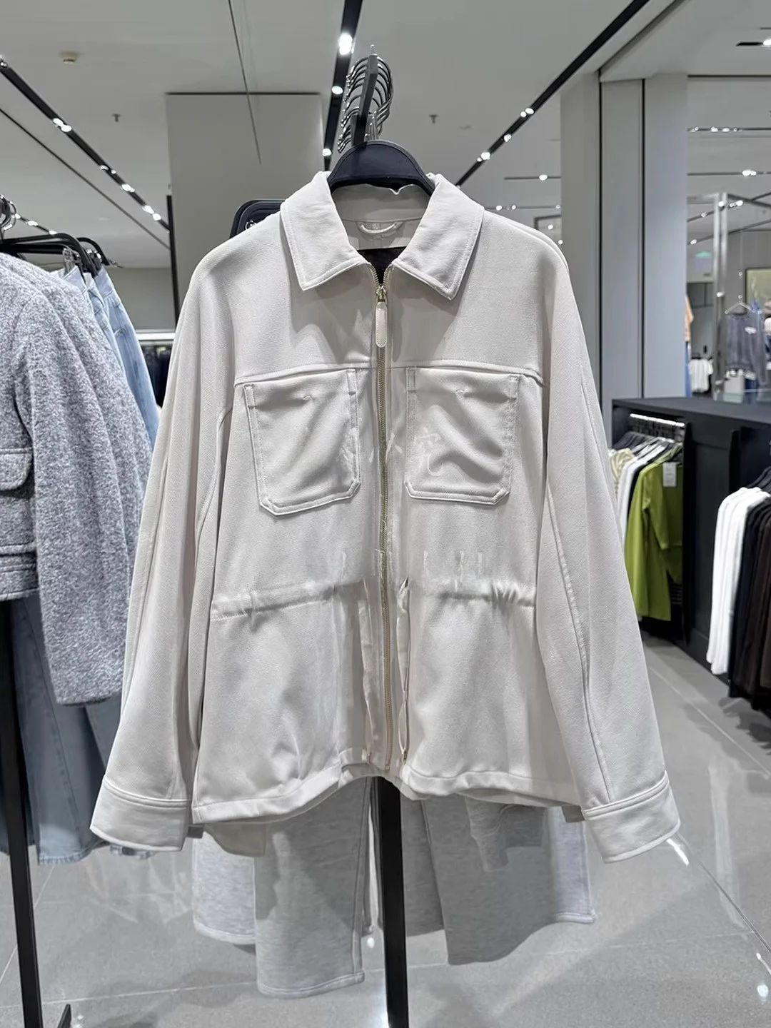 Faionable Adjustable Waist ket Jaet Women's Autumn New Arrival Zipper Closure Long Sve Flip Collar Outerwear
Faionable Adjustable Waist ket Jaet Women's Autumn New Arrival Zipper Closure Long Sve Flip Collar Outerwear