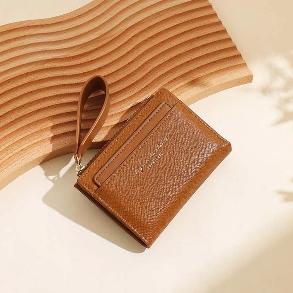 Портативный женский складной кошелек из ПВХ, однотонный, с несколькими отделениями для карт, водонепроницаемый, в корейском стиле, короткий женский кошелек из ПУ для покупок
Портативный женский складной кошелек из ПВХ, однотонный, с несколькими отделениями для карт, водонепроницаемый, в корейском стиле, короткий женский кошелек из ПУ для покупок