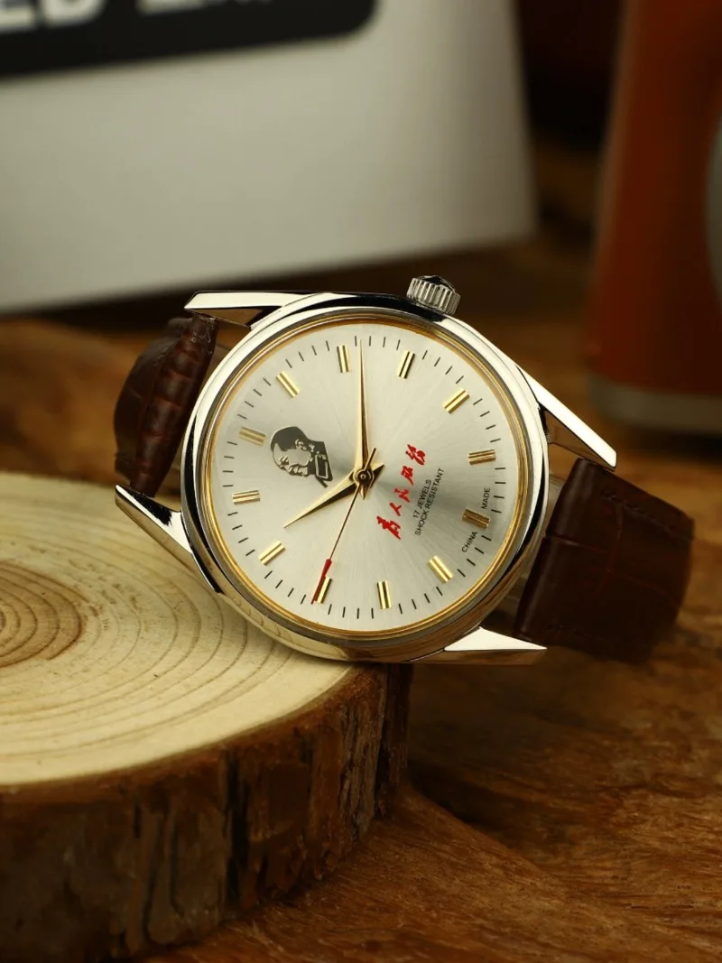 Old Shanghai Watch Men's Mechanical Watch Original Inventory Chairman's Avatar Waterproof 17 Drill Manual Winding
Old Shanghai Watch Men's Mechanical Watch Original Inventory Chairman's Avatar Waterproof 17 Drill Manual Winding