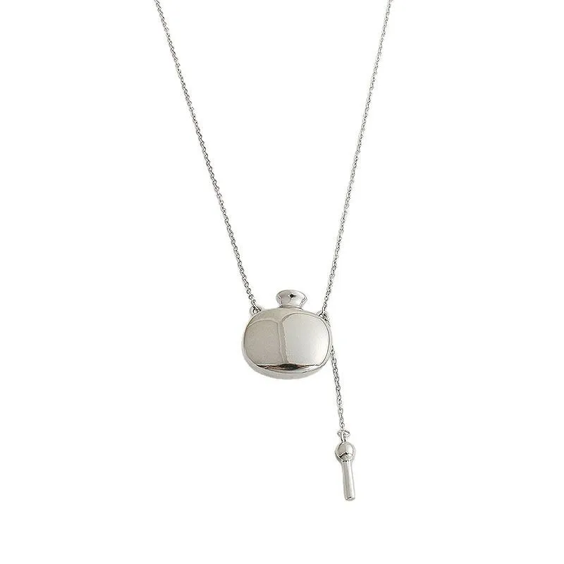 Metal wine jug necklace women's new high-end light luxury unique wine bottle long sweater chain
Metal wine jug necklace women's new high-end light luxury unique wine bottle long sweater chain
