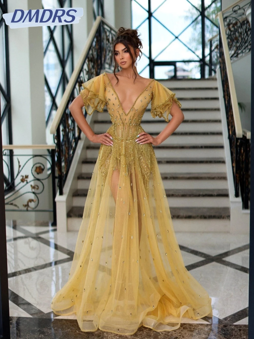 Golden Exquisite Beaded Crystal Evening Dress Sexy Deep V-neck Illusion Wedding Party Gown Customized A-line Tulle Prom Dresses
Golden Exquisite Beaded Crystal Evening Dress Sexy Deep V-neck Illusion Wedding Party Gown Customized A-line Tulle Prom Dresses