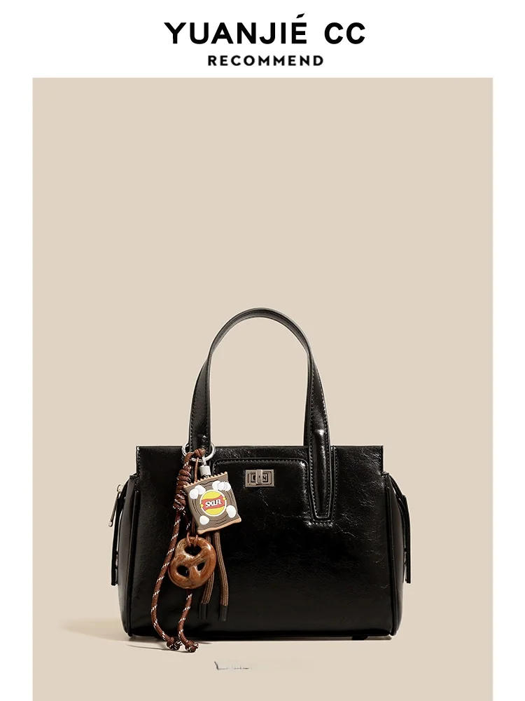 Leather Handbag Women's Single Shoulder Clutch Bag Soft Square Shape Waterproof Zipper Closure Motorcycle Bag Style
Leather Handbag Women's Single Shoulder Clutch Bag Soft Square Shape Waterproof Zipper Closure Motorcycle Bag Style