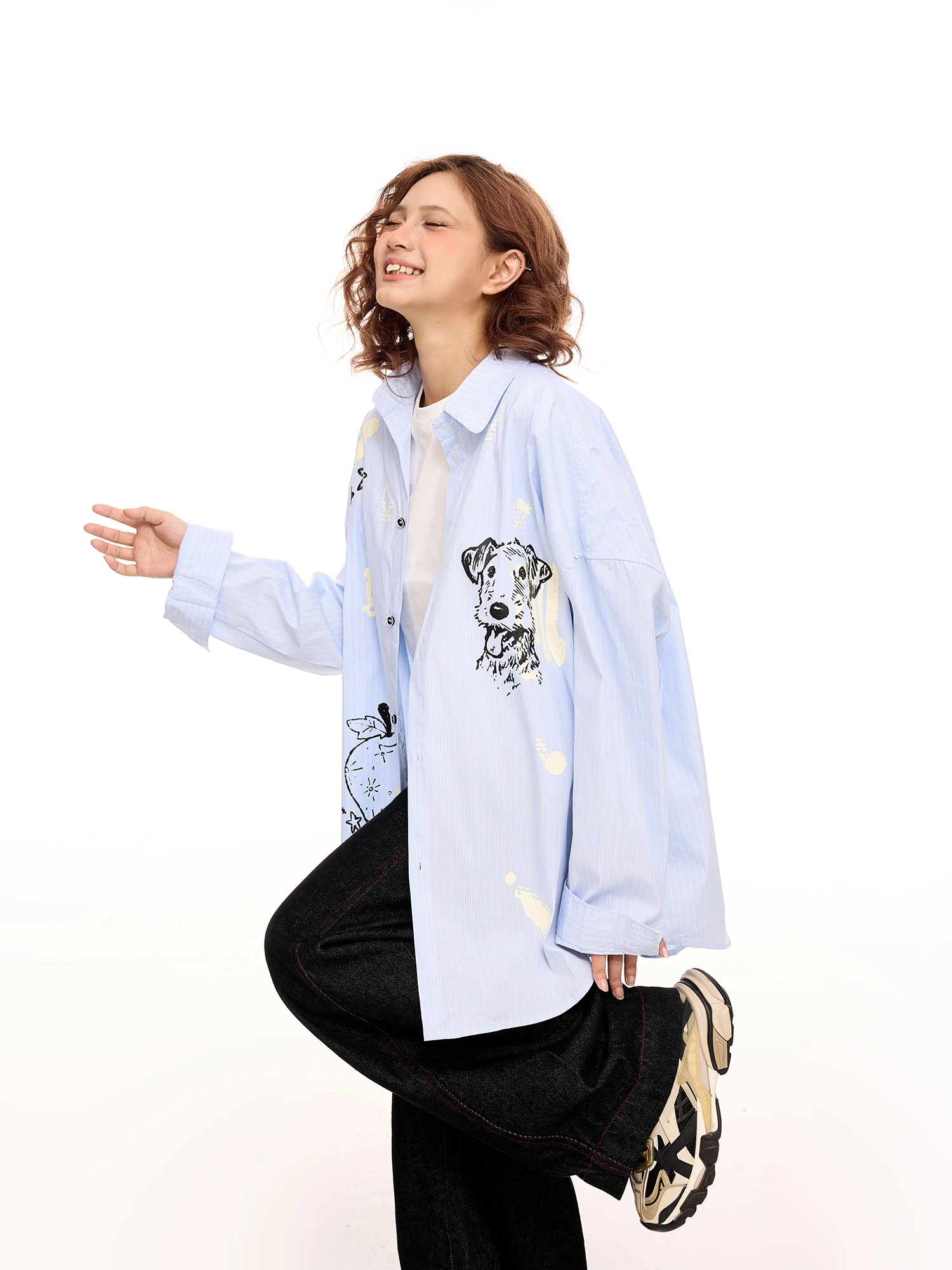 Женская свободная рубашка с длинным рукавом и принтом американских мультяшных собак, в полоску, новинка осени 2025, в стиле Lazy Fashion, из смесового хлопка и полиэстера
Женская свободная рубашка с длинным рукавом и принтом американских мультяшных собак, в полоску, новинка осени 2025, в стиле Lazy Fashion, из смесового хлопка и полиэстера