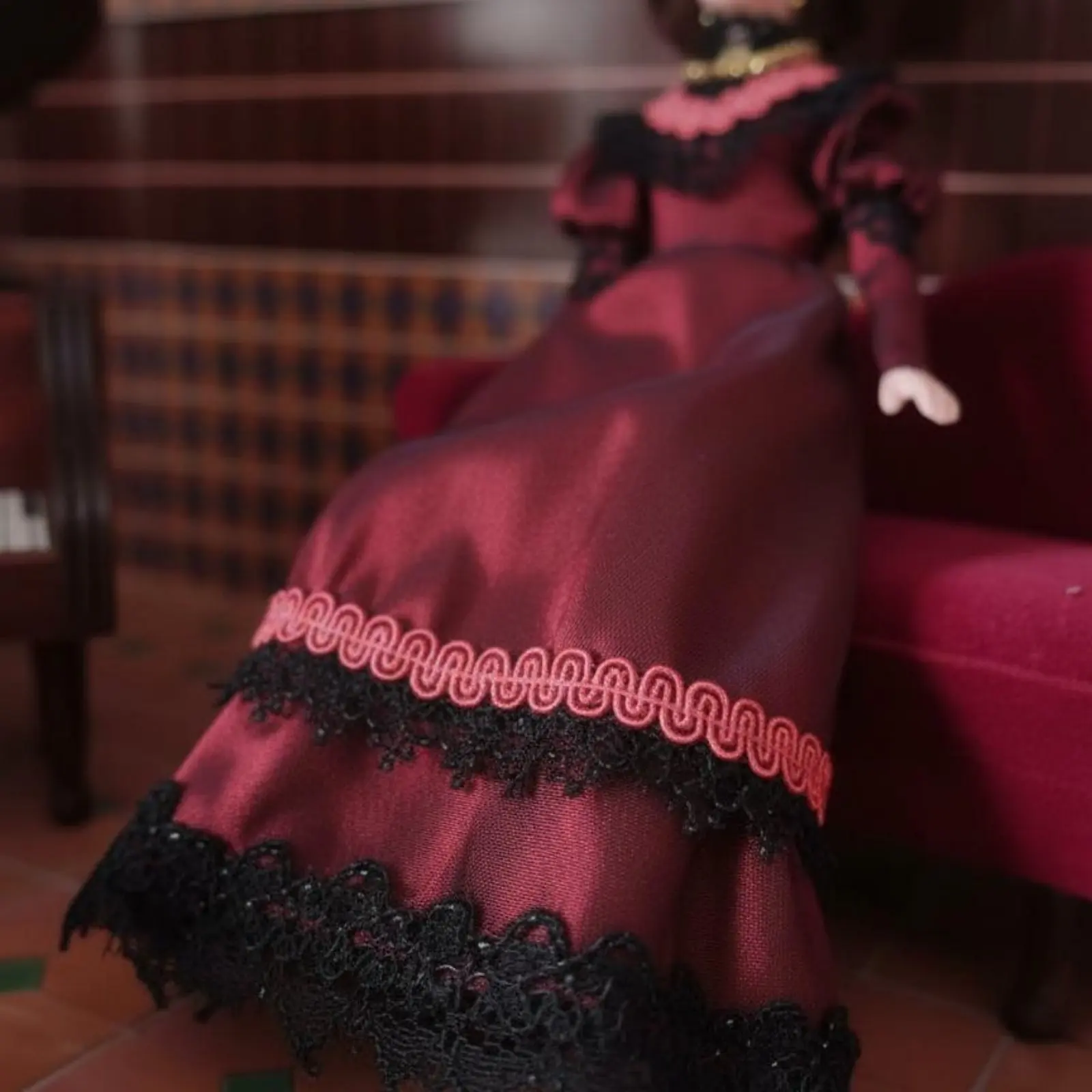 Old-World Dollhouse Doll Ceramic Head and Limbs Miniature Lady Figurine for Collectors, Miniature Scene
Old-World Dollhouse Doll Ceramic Head and Limbs Miniature Lady Figurine for Collectors, Miniature Scene