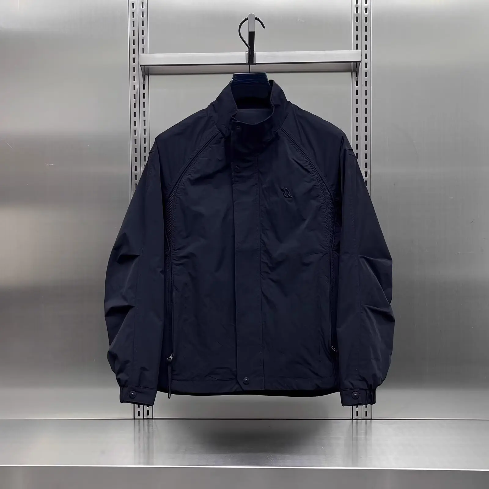 Повседневная модная мужская куртка с воротником-стойкой, верхняя одежда, простое модное зимнее длинное пальто из полиэфирного волокна све, застежка-молния
Повседневная модная мужская куртка с воротником-стойкой, верхняя одежда, простое модное зимнее длинное пальто из полиэфирного волокна све, застежка-молния